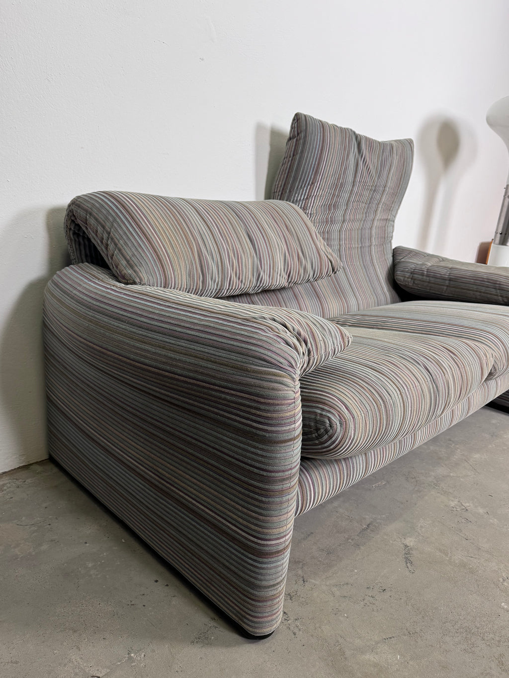 Cassina „Maralunga“ 2-Sitzer Sofa – Vico Magistretti – ikonischer Designklassiker im neuwertigen Zustand