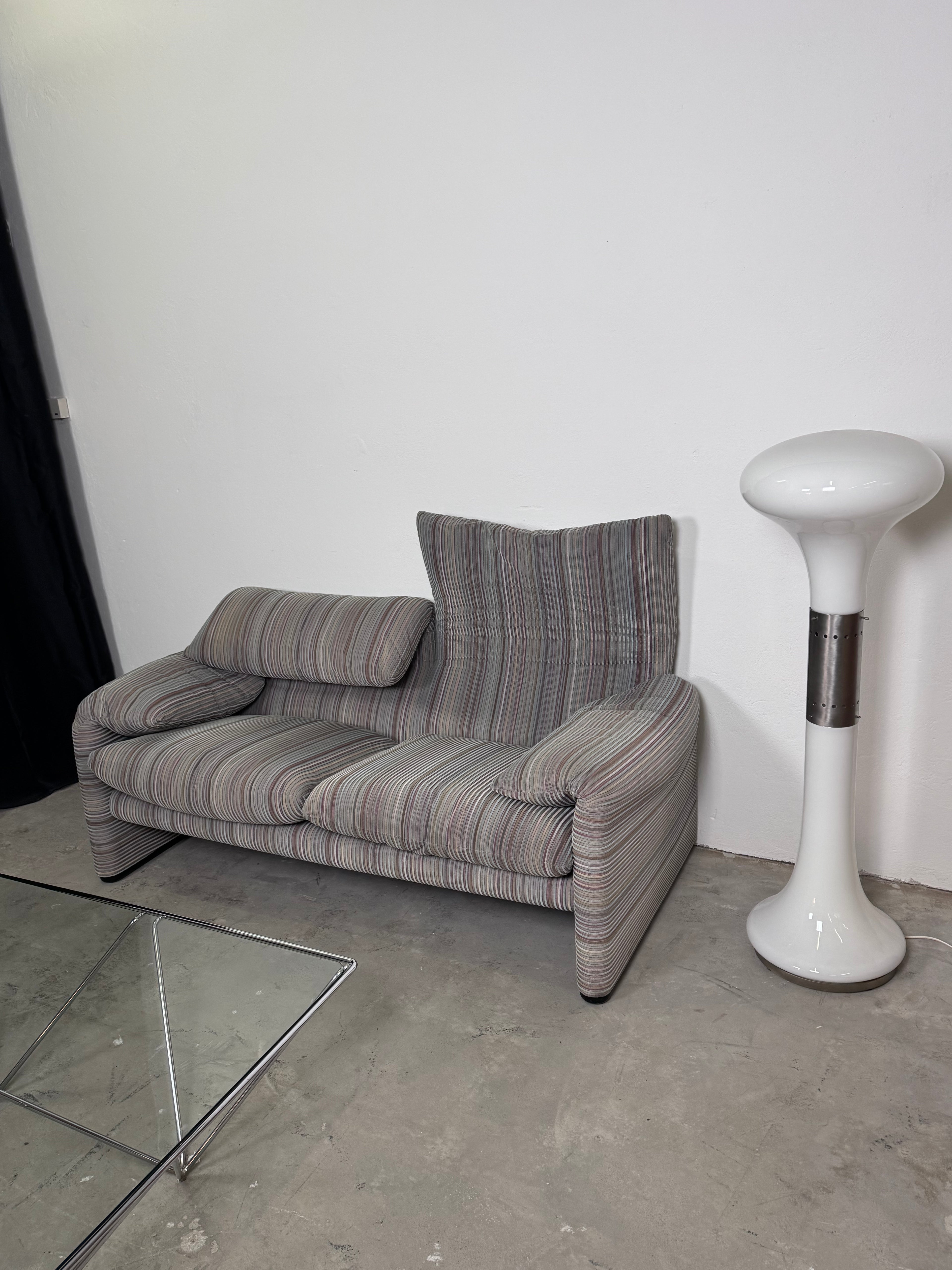 Cassina „Maralunga“ 2-Sitzer Sofa – Vico Magistretti – ikonischer Designklassiker im neuwertigen Zustand