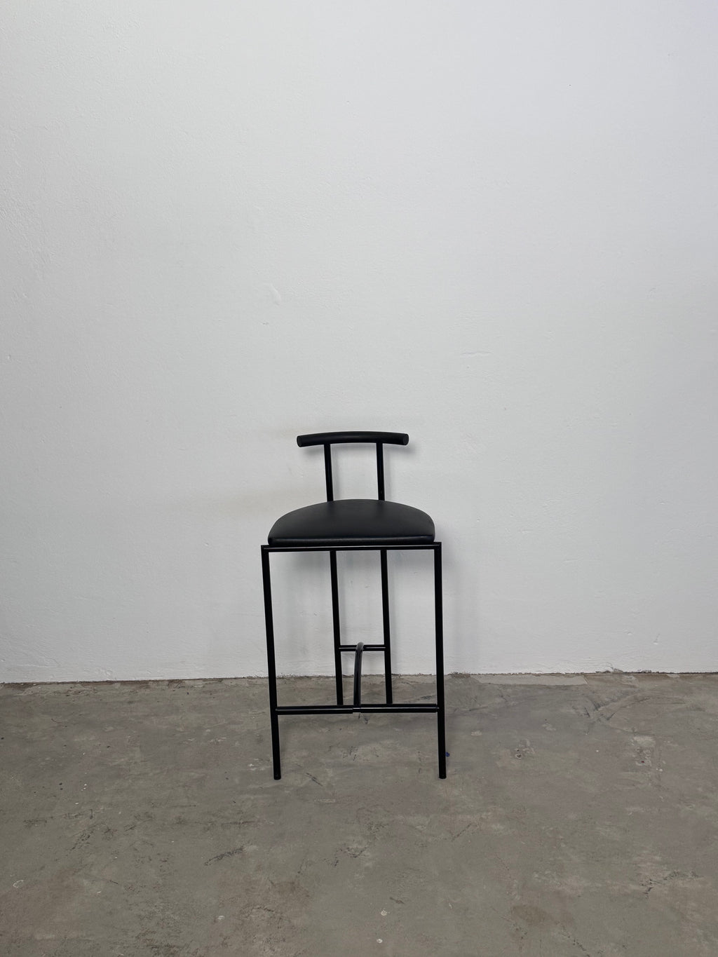 Tokyo“-bar Stühle von Rodney Kinsman, 1985 – schwarzes Stahlrohr & Kunstleder