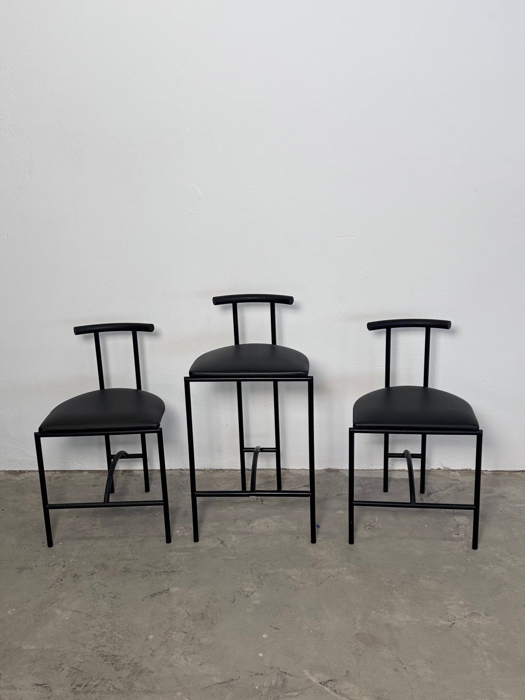 Tokyo“-bar Stühle von Rodney Kinsman, 1985 – schwarzes Stahlrohr & Kunstleder