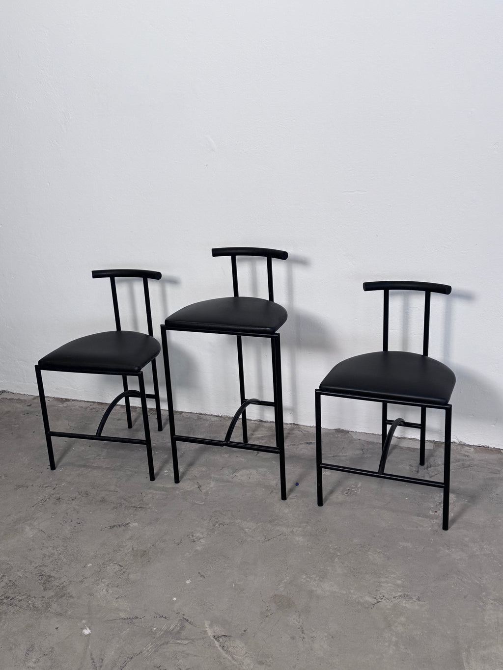 Tokyo“-bar Stühle von Rodney Kinsman, 1985 – schwarzes Stahlrohr & Kunstleder