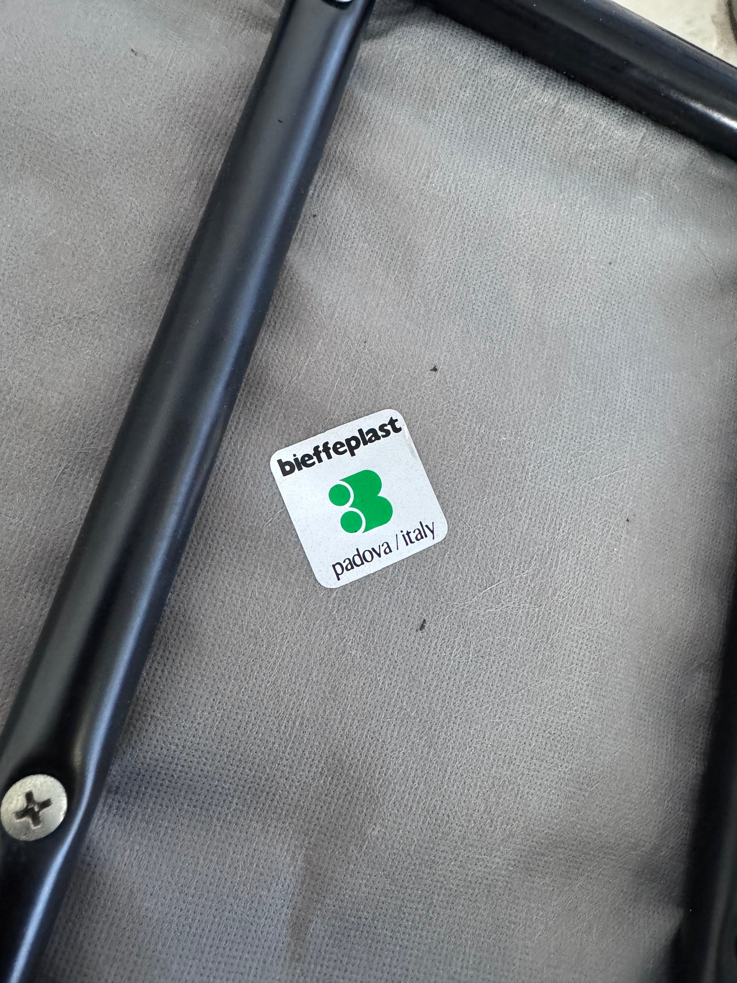 Tokyo“-bar Stühle von Rodney Kinsman, 1985 – schwarzes Stahlrohr & Kunstleder