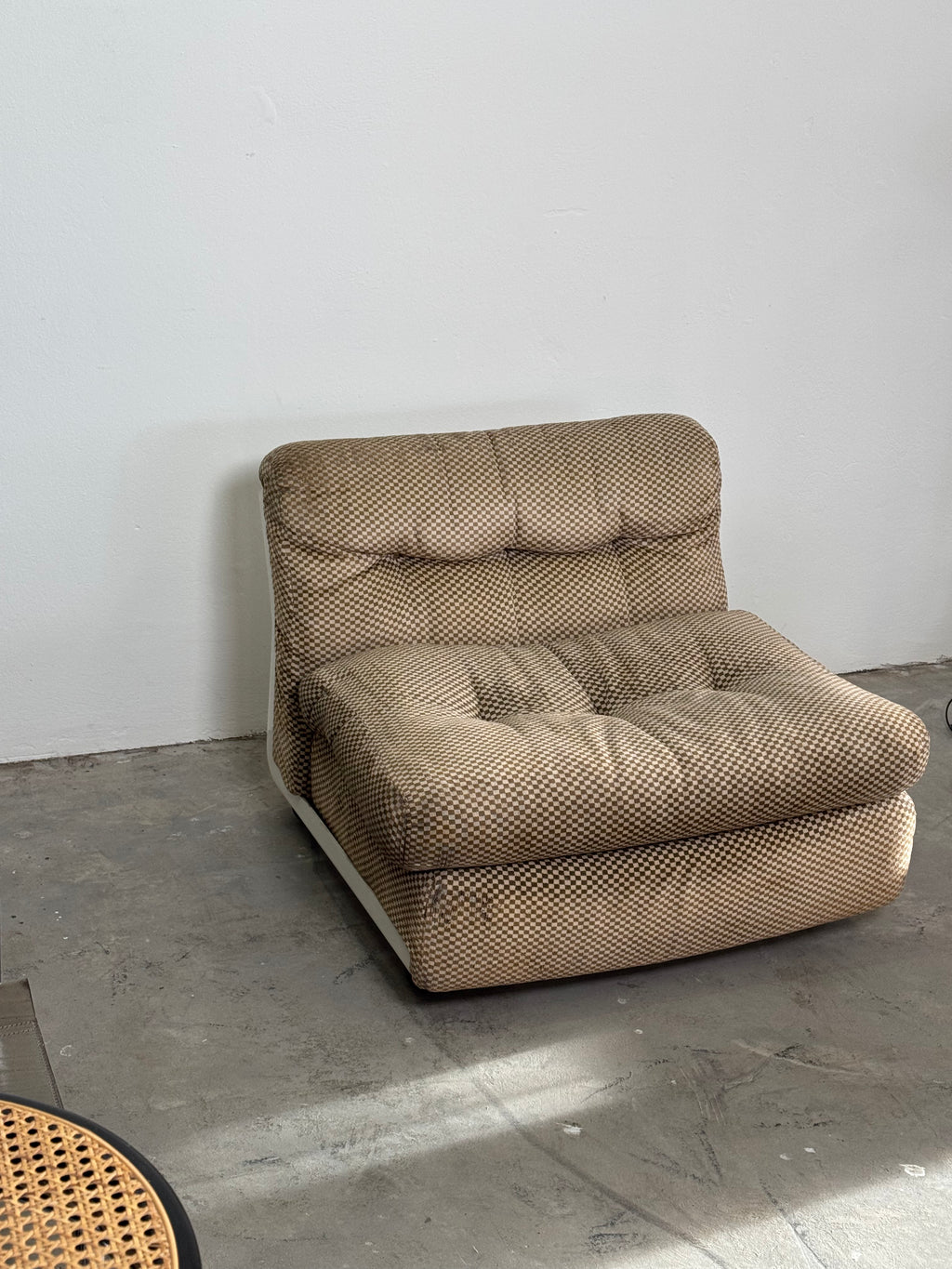 1/2 Amanta armchair Sessel by Mario Bellini originalem beige/cremefarbenem Karo-Bezugsstoff, C&B Italia