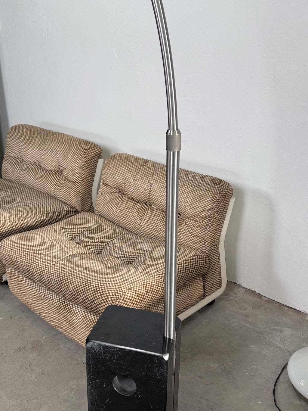 1/2 Amanta armchair Sessel by Mario Bellini originalem beige/cremefarbenem Karo-Bezugsstoff, C&B Italia