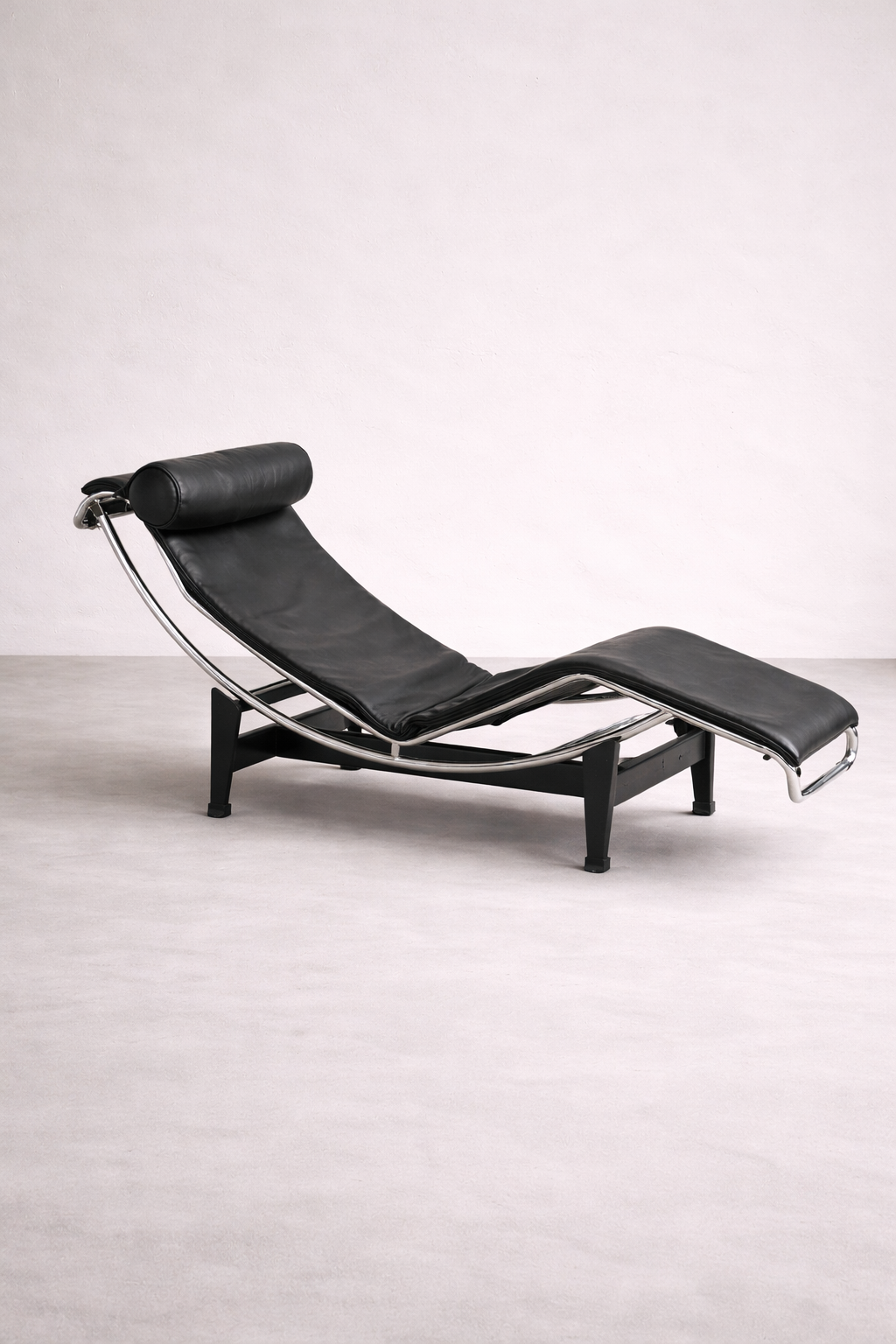 LC4 Chaise Longue von Le Corbusier für Cassina – Original Vintage Designklassiker mit schwarzem Leder