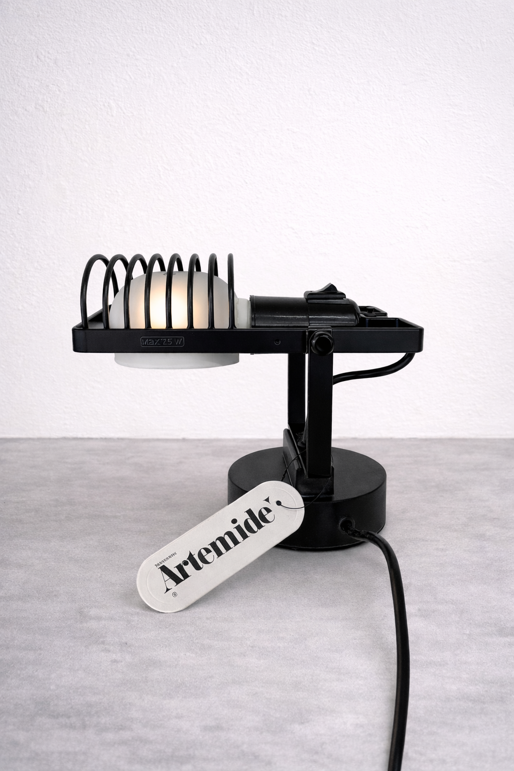 Vintage Artemide „Sintesi Faretto“ von Ernesto Gismondi – Tisch- und Wandleuchte aus den 1970er Jahren, originalverpackt