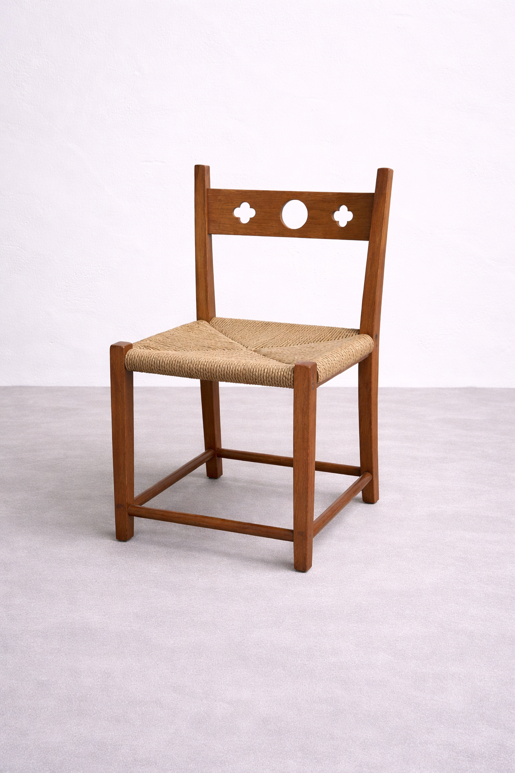 Skandinavische Vintage Stühle aus den 1970er Jahren. Massives Kiefernholz handgeflochtene Sitzflächen Mid Century Design