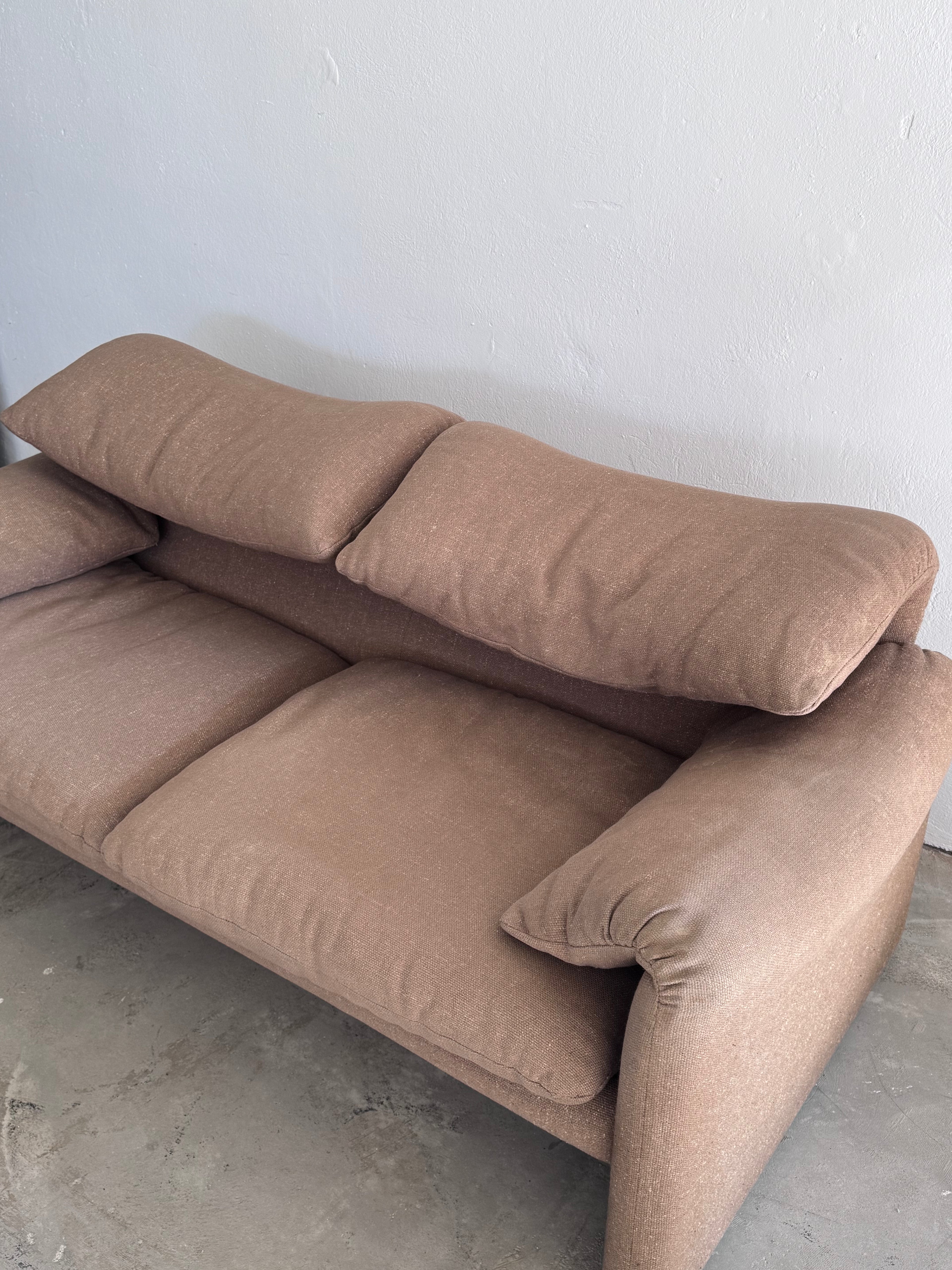 1/2 Cassina Maralunga Sofa 1970er | Vico Magistretti | Vintage Design Klassiker | Leinenbezug | 2er Sofa