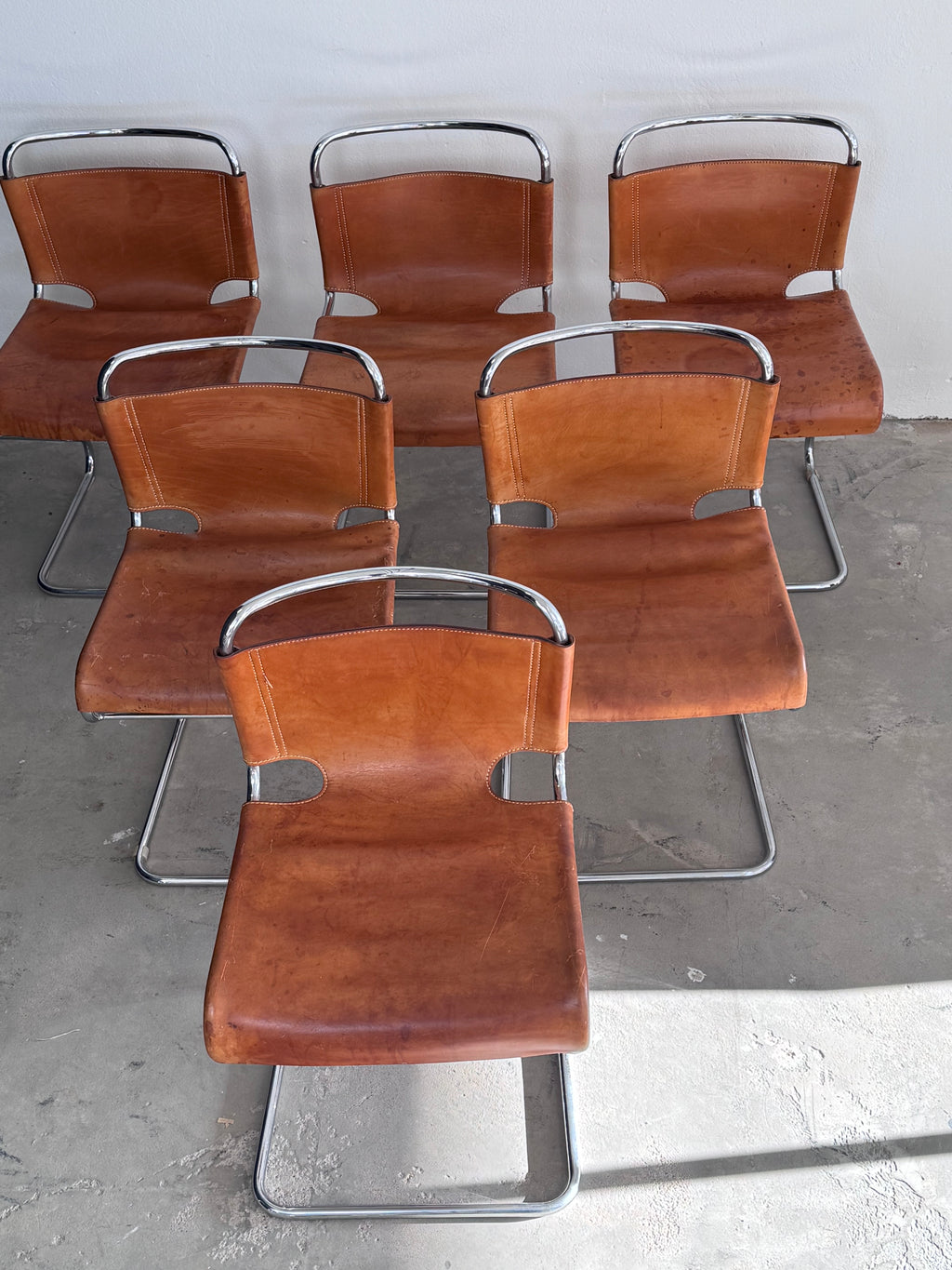 Biscia Stuhl von Pascal Mourgue, Cognac-Leder & Chrom, 1960er, starke Patina