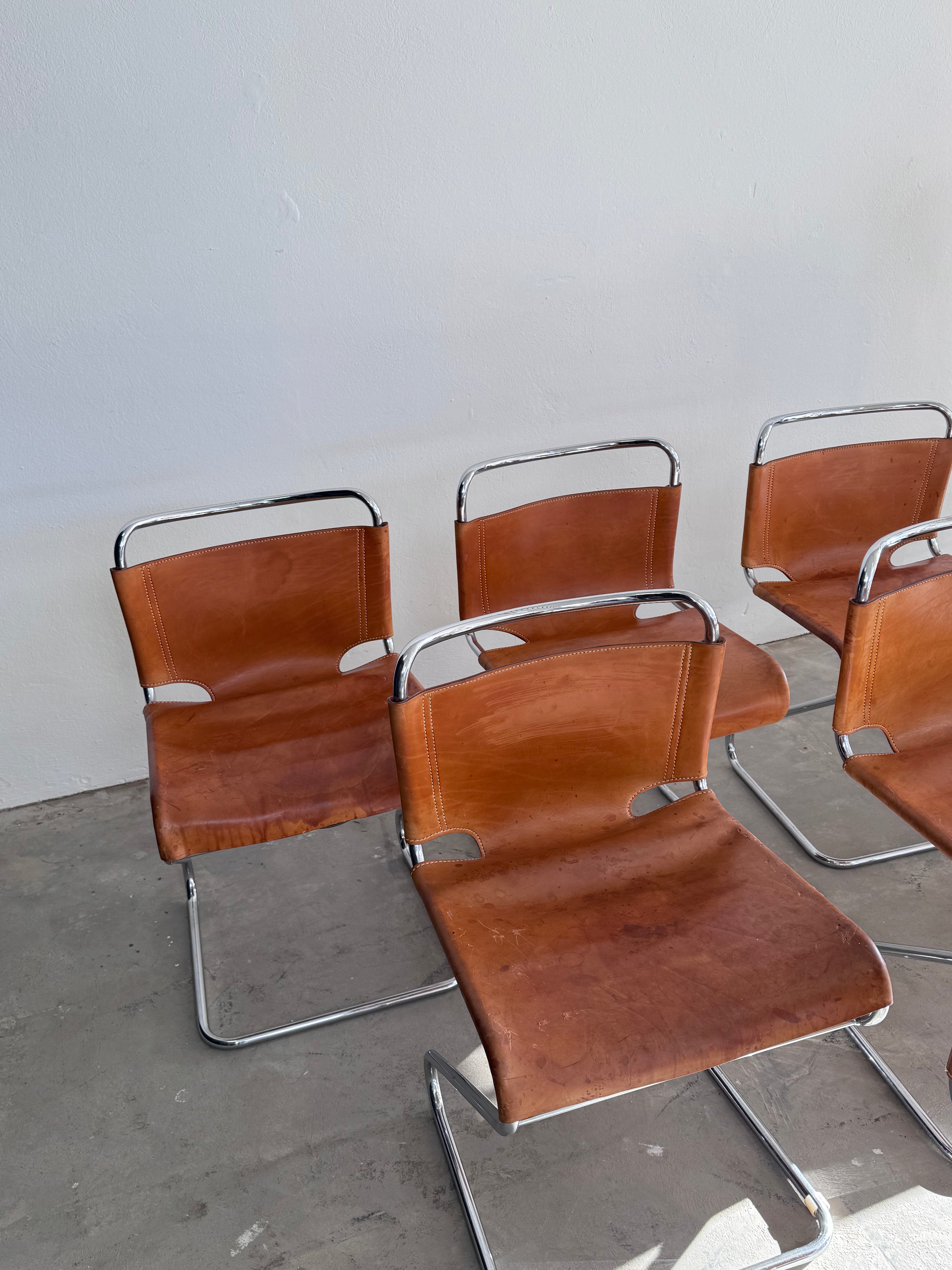 Biscia Stuhl von Pascal Mourgue, Cognac-Leder & Chrom, 1960er, starke Patina