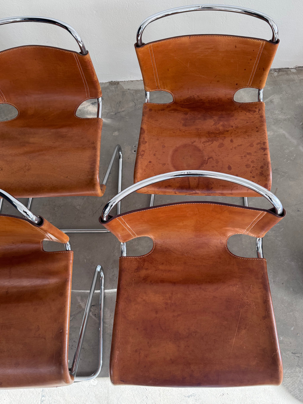 Biscia Stuhl von Pascal Mourgue, Cognac-Leder & Chrom, 1960er, starke Patina