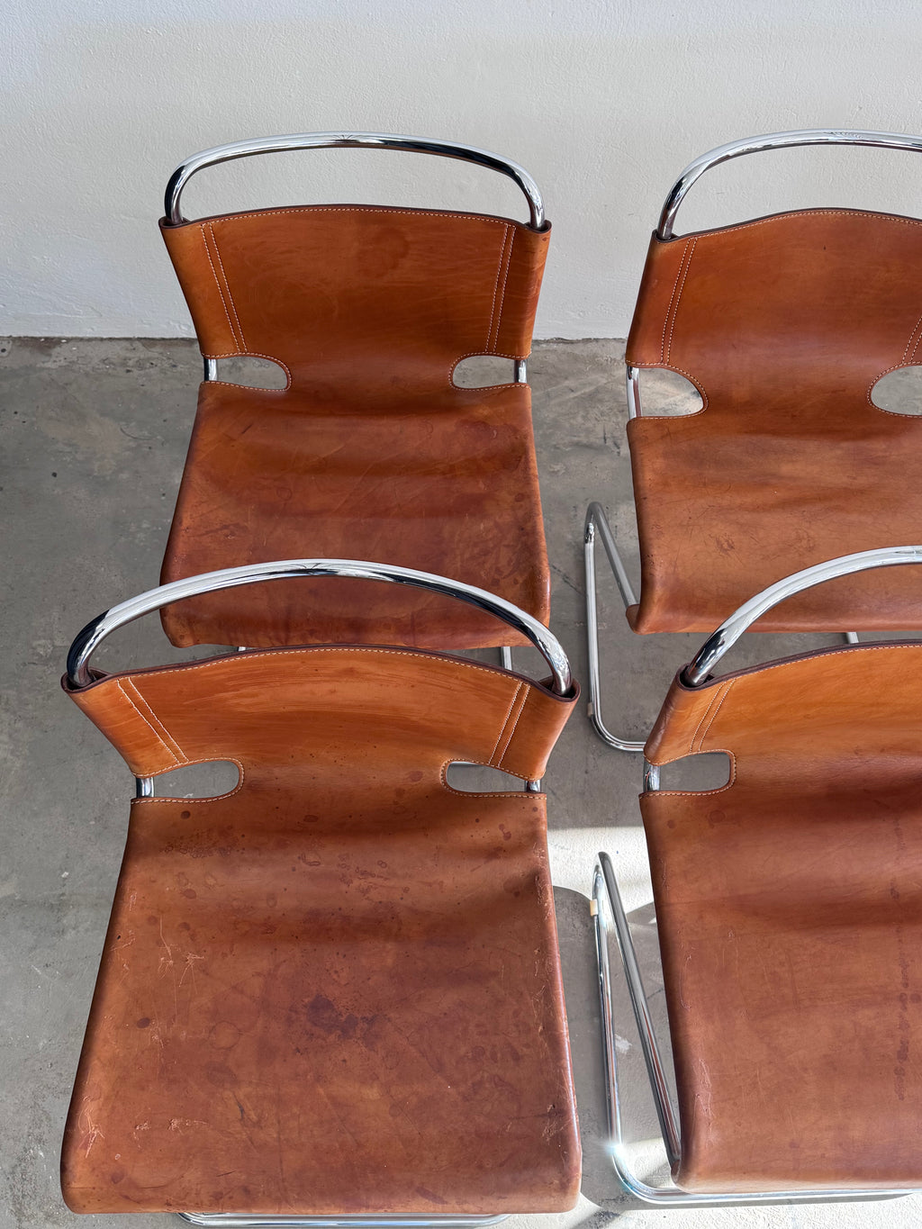 Biscia Stuhl von Pascal Mourgue, Cognac-Leder & Chrom, 1960er, starke Patina