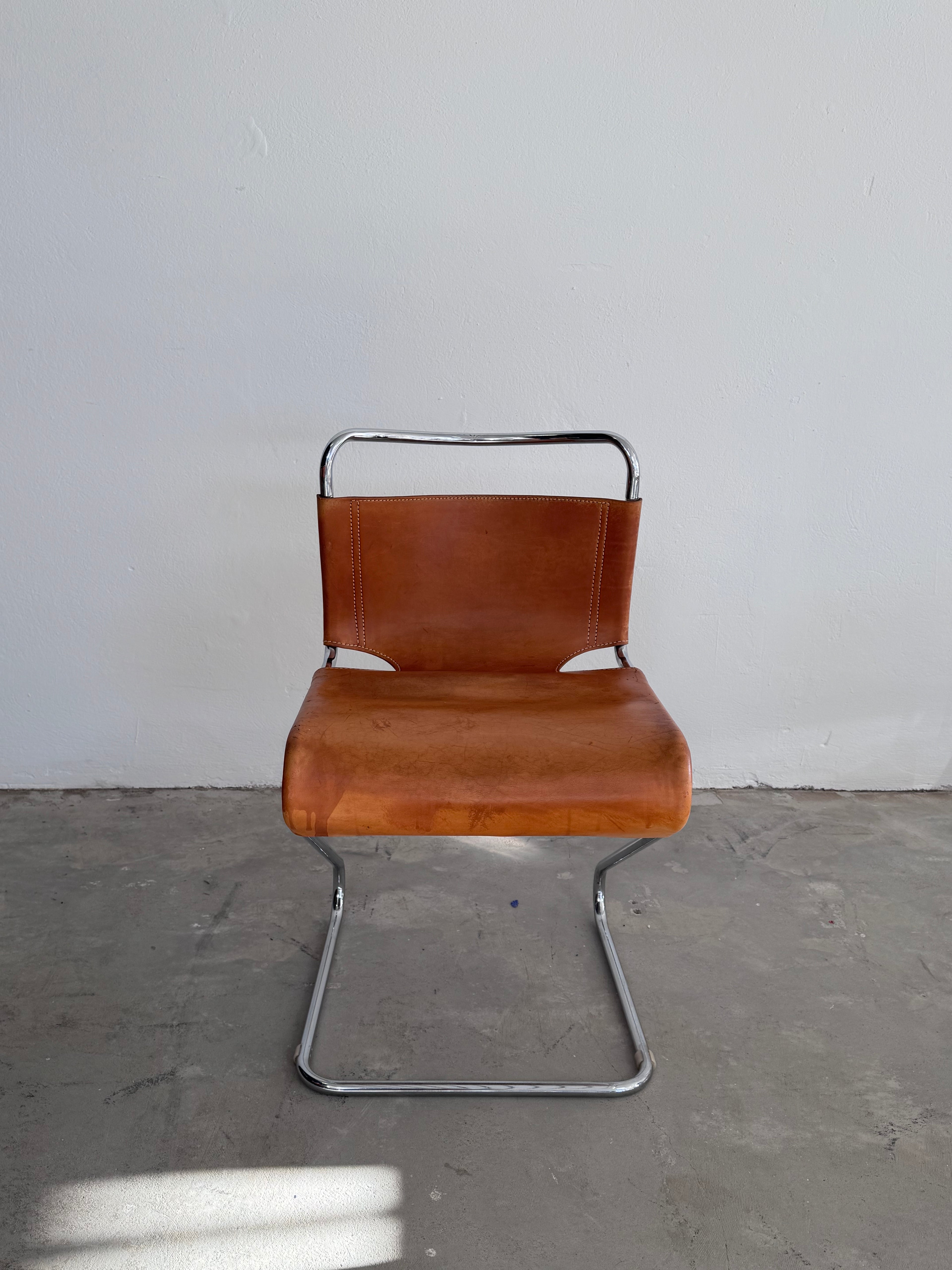 Biscia Stuhl von Pascal Mourgue, Cognac-Leder & Chrom, 1960er, starke Patina