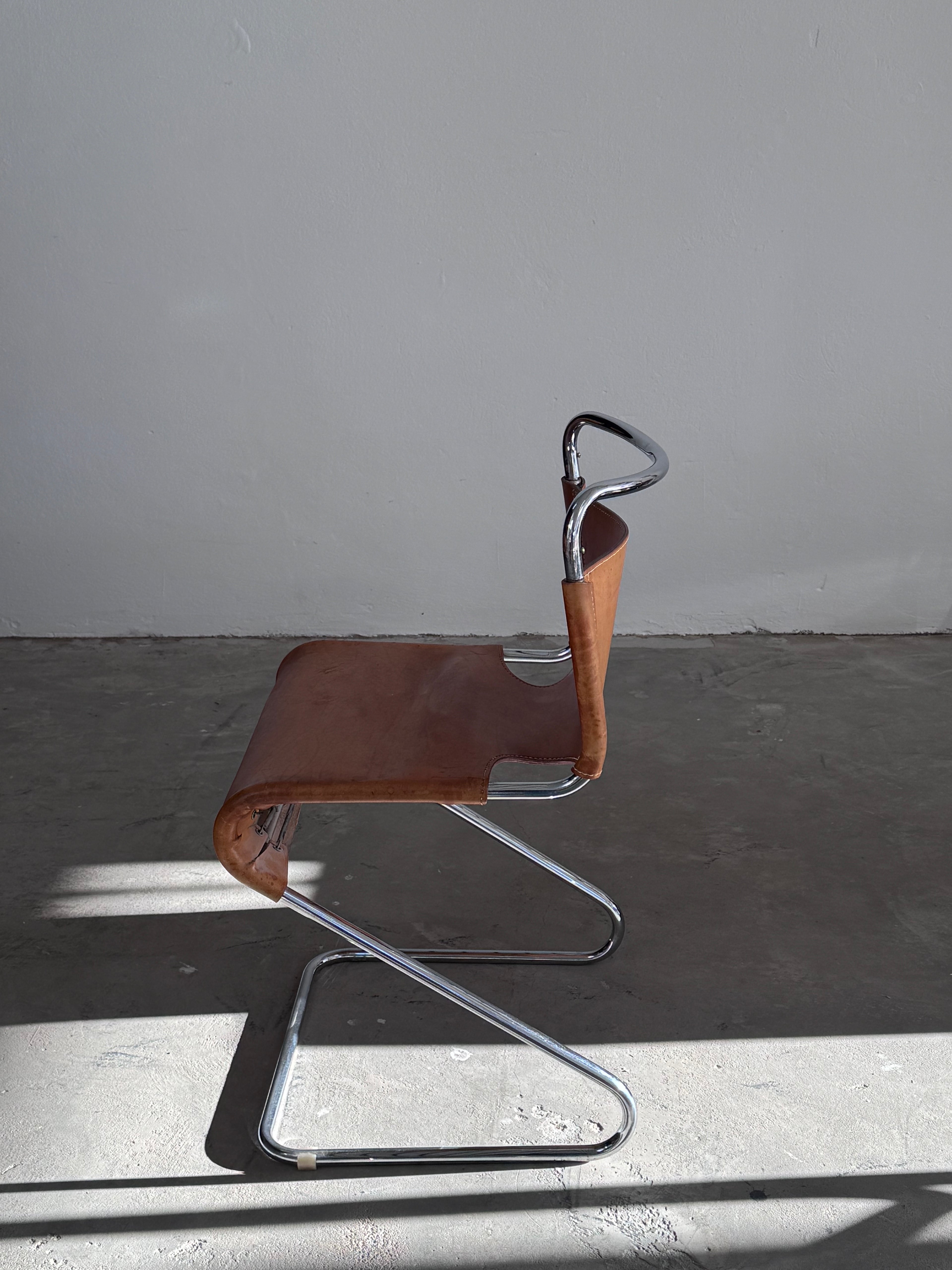 Biscia Stuhl von Pascal Mourgue, Cognac-Leder & Chrom, 1960er, starke Patina