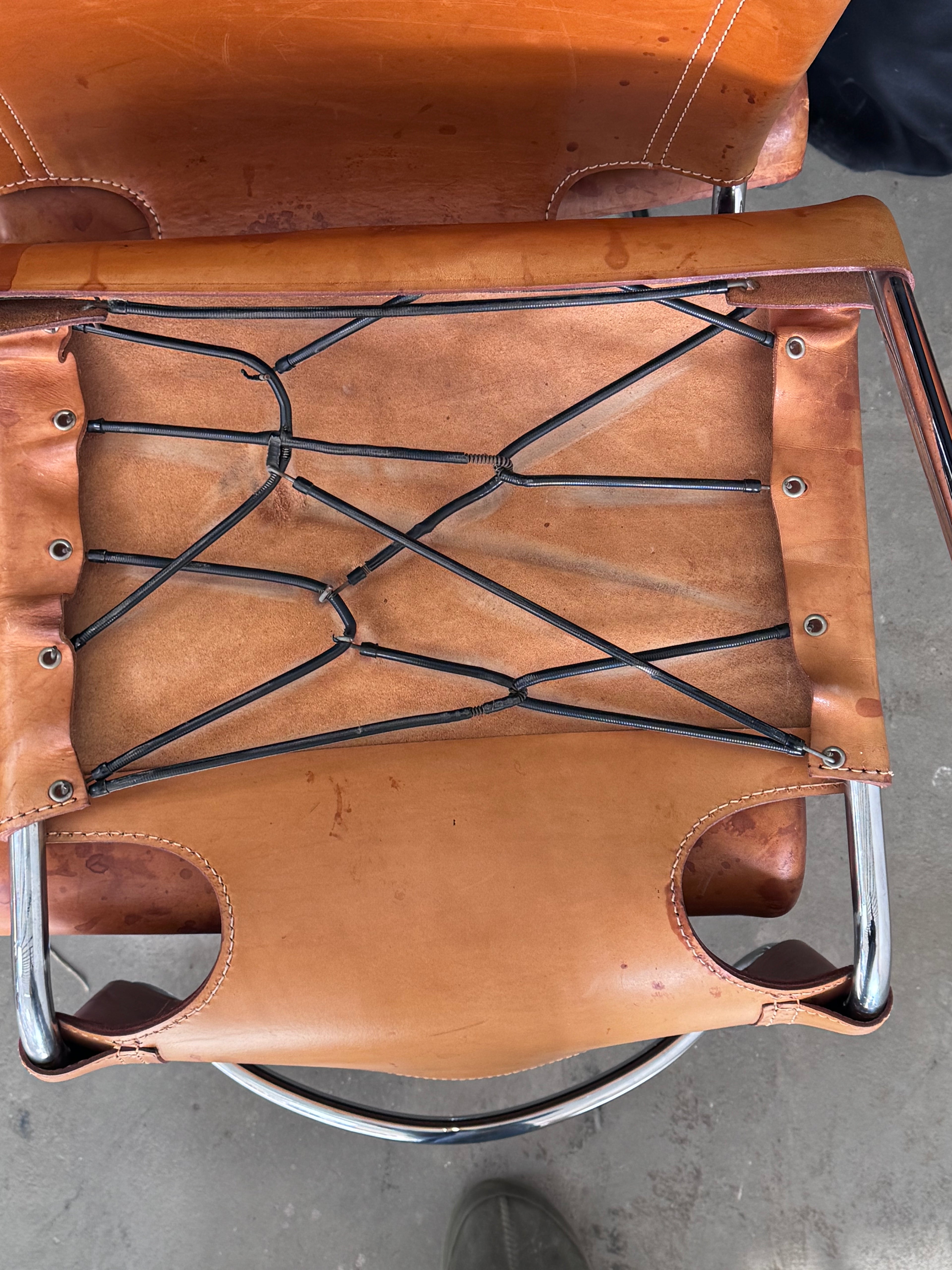 Biscia Stuhl von Pascal Mourgue, Cognac-Leder & Chrom, 1960er, starke Patina