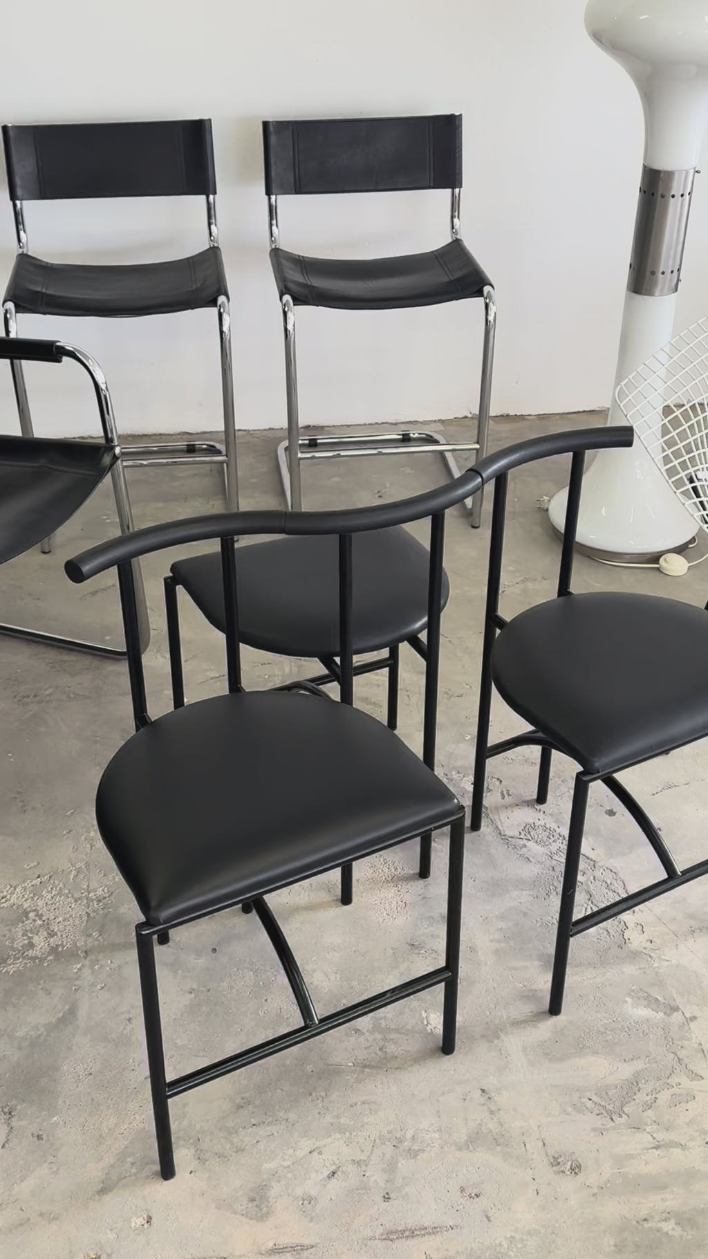 1/6 „Tokyo“-Stühlen von Rodney Kinsman, 1985 – schwarzes Stahlrohr & Kunstleder