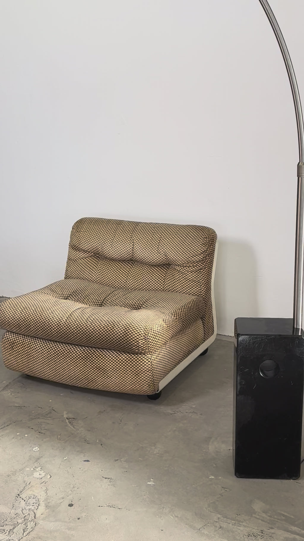 1/2 Amanta armchair Sessel by Mario Bellini originalem beige/cremefarbenem Karo-Bezugsstoff, C&B Italia