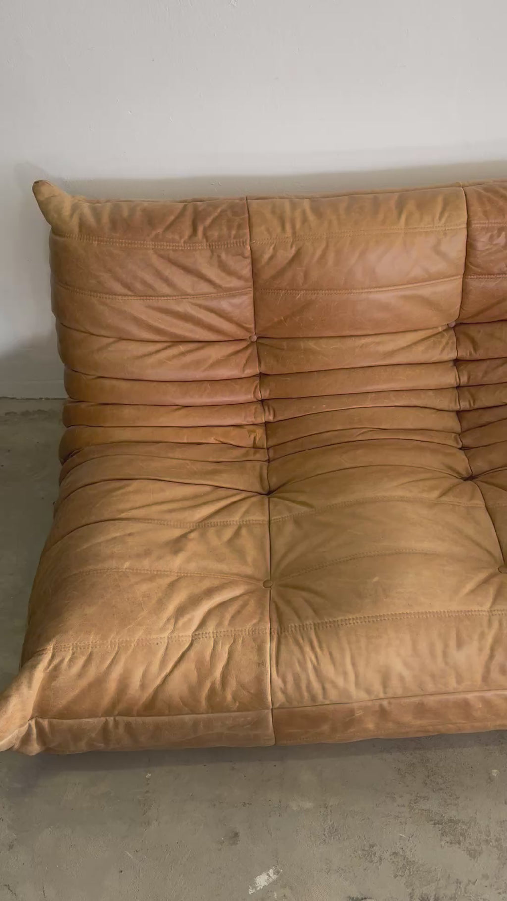 Ligne Roset Cognac Togo Leder Set 2-Sitzer + Corner + Ottoman von Michel Ducaroy