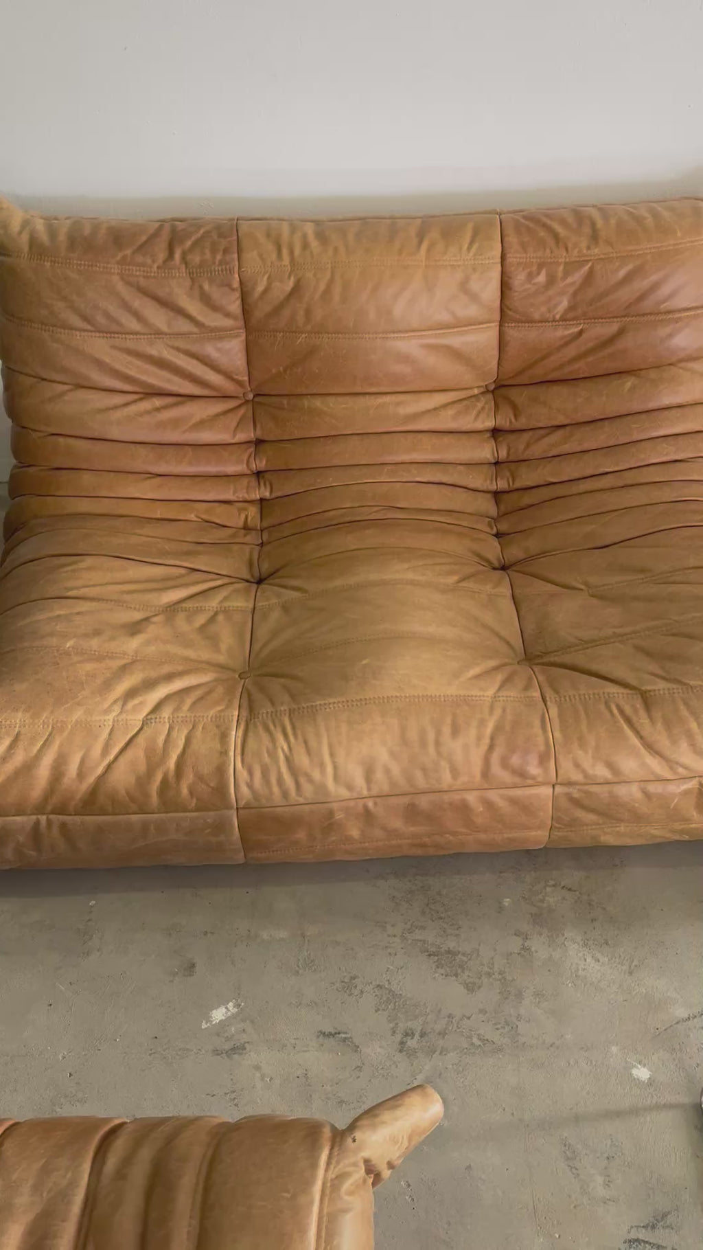Ligne Roset Cognac Togo Leder Set 2-Sitzer + Corner + Ottoman von Michel Ducaroy
