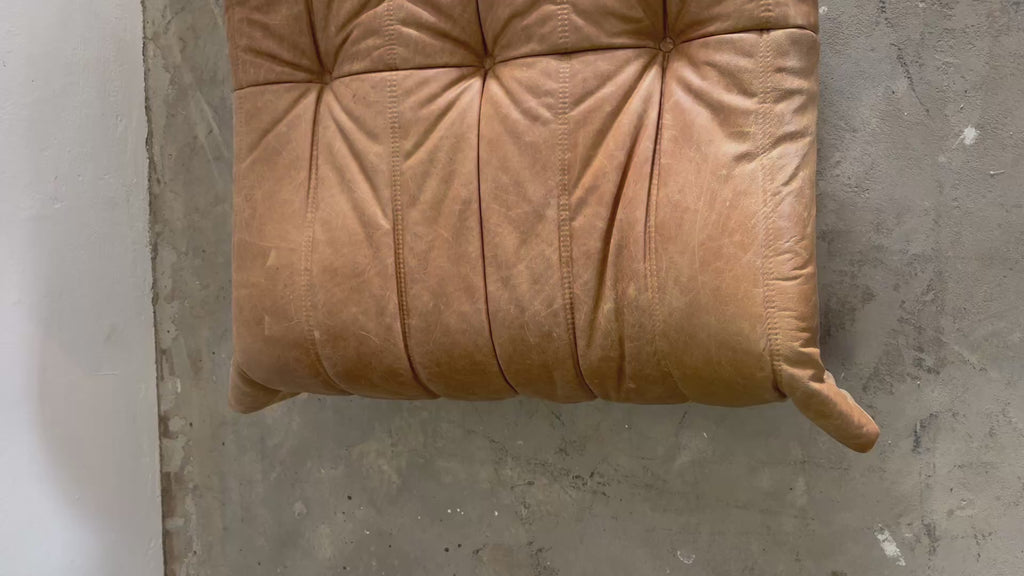 Ligne Roset Cognac Togo Leder Set 2-Sitzer + Corner + Ottoman von Michel Ducaroy