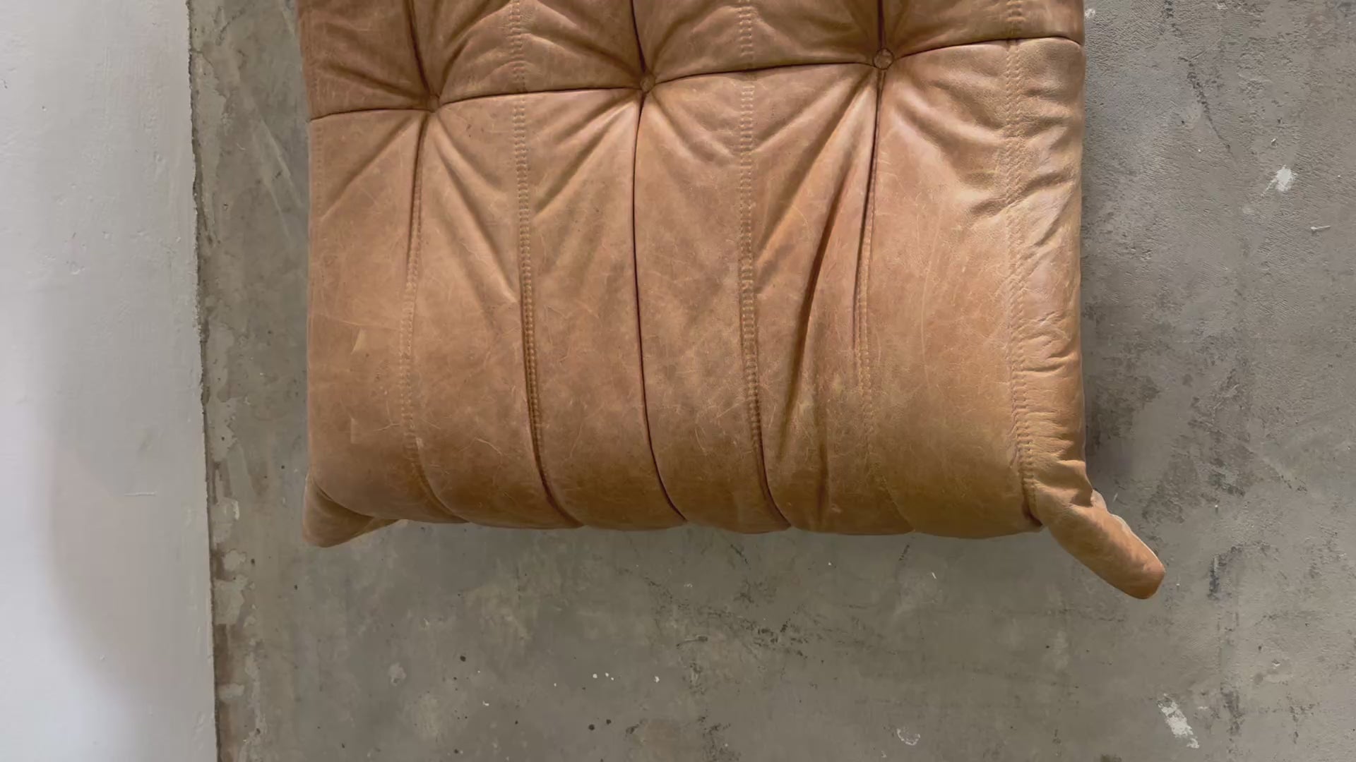 Ligne Roset Cognac Togo Leder Set 2-Sitzer + Corner + Ottoman von Michel Ducaroy