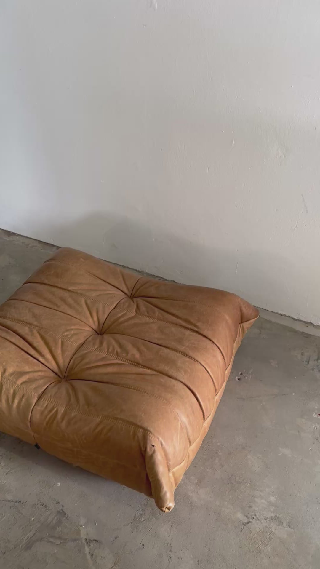 Ligne Roset Cognac Togo Leder Set 2-Sitzer + Corner + Ottoman von Michel Ducaroy